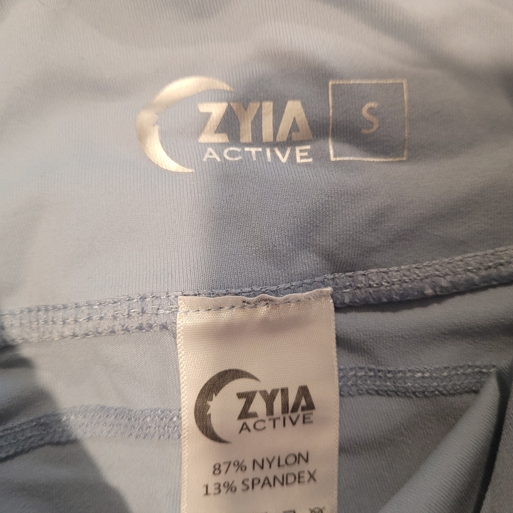 Zyia Capri leggings